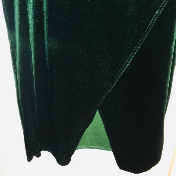 ASOS "Club L" Green Stretch Velvet Cocktail Dress - Picture 6 of 8